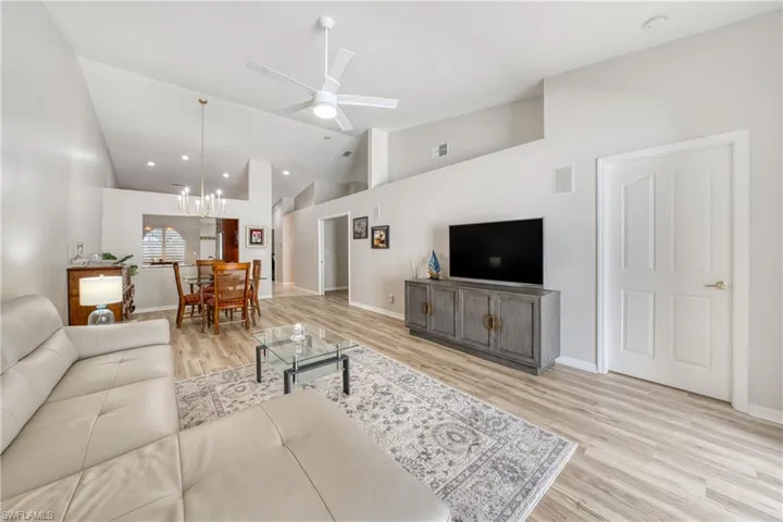 677  Captn Kate  CT, Naples, FL 34110