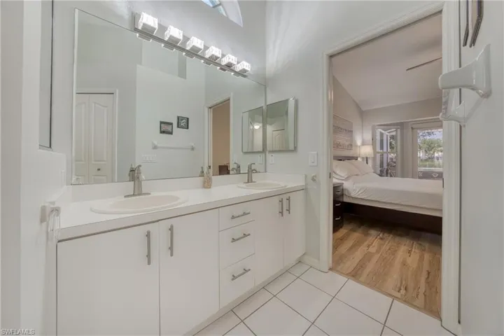 677  Captn Kate  CT, Naples, FL 34110