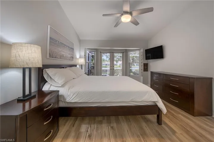 677  Captn Kate  CT, Naples, FL 34110