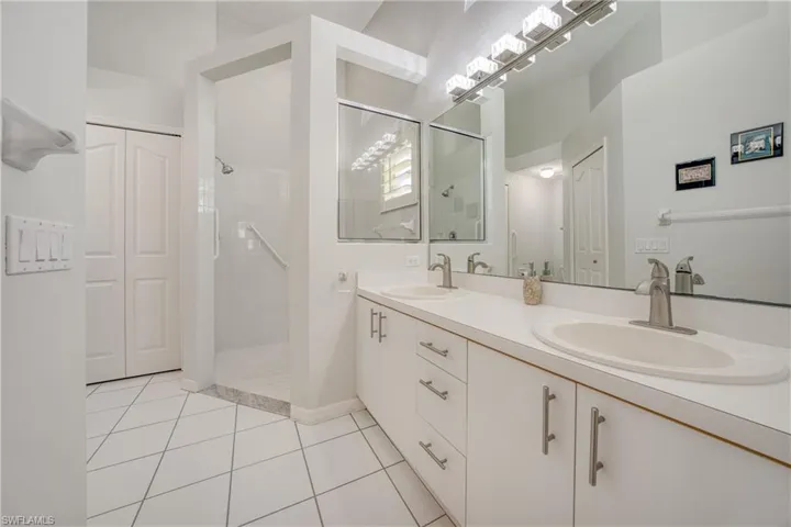 677  Captn Kate  CT, Naples, FL 34110