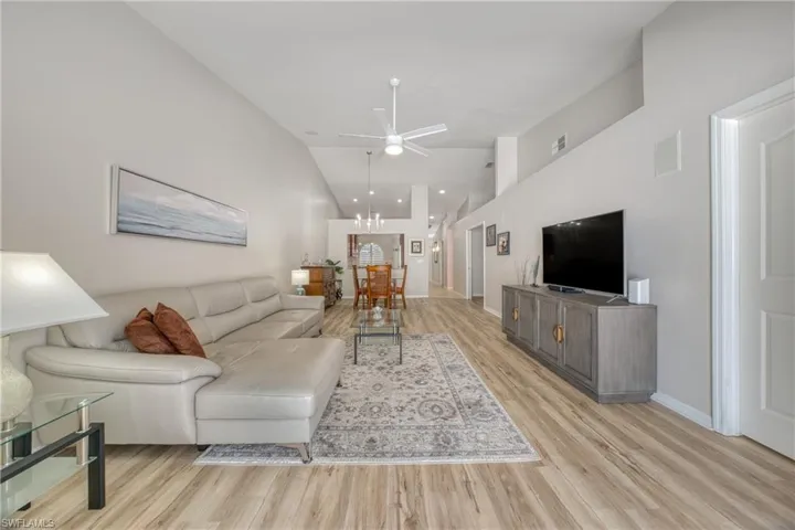 677  Captn Kate  CT, Naples, FL 34110