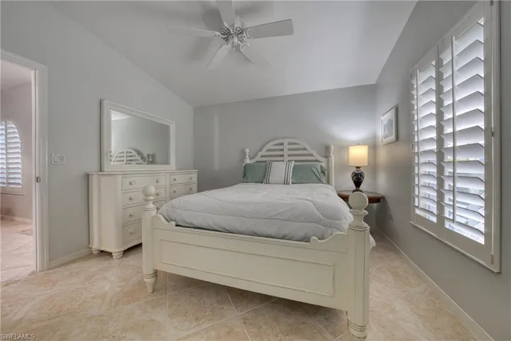 677  Captn Kate  CT, Naples, FL 34110
