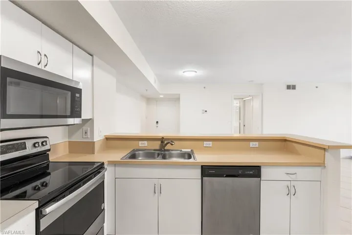 1835  Florida Club  CIR, Naples, FL 34112