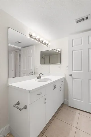 1835  Florida Club  CIR, Naples, FL 34112