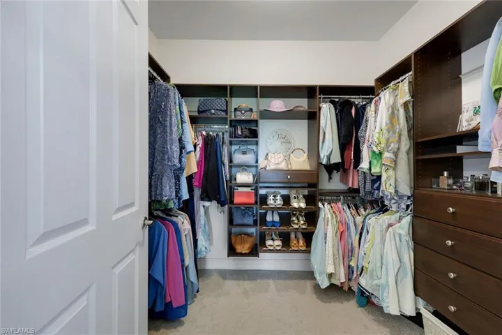 CUSTOM LARGE PRIMARY WALK IN CLOSET