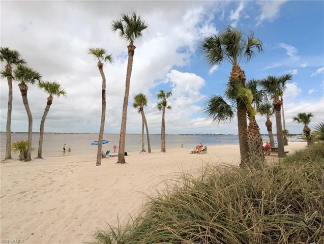 14 minutes to Cape Coral Public Beach