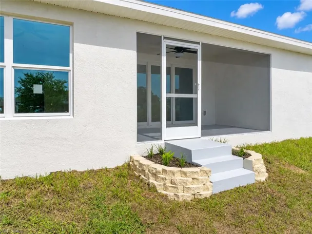 1718 Ne 13th Pl, Cape Coral, Florida 33909