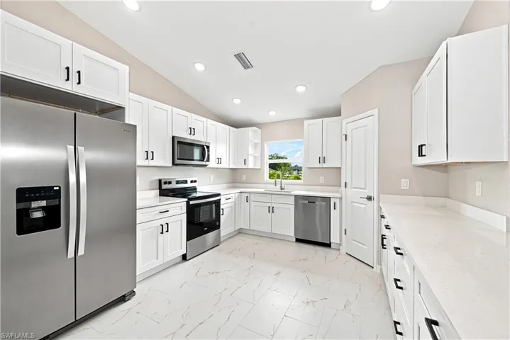 1718 Ne 13th Pl, Cape Coral, Florida 33909