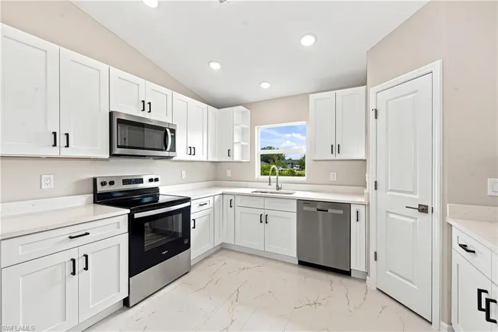 1718 Ne 13th Pl, Cape Coral, Florida 33909