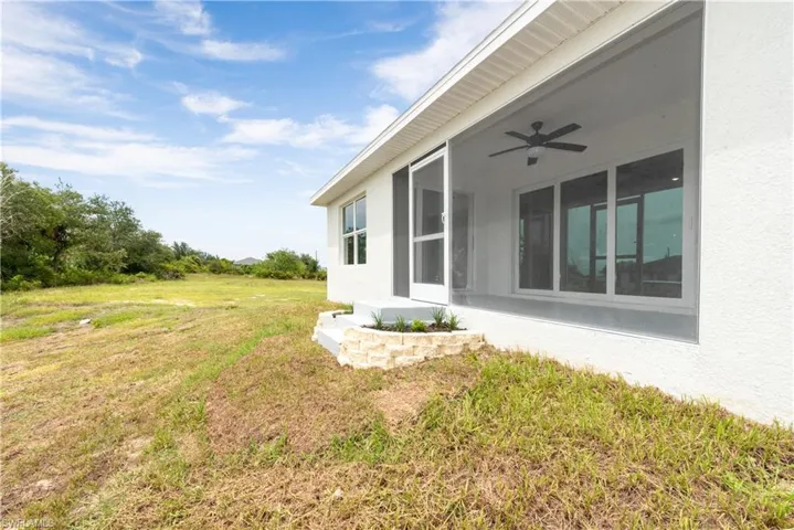 1718 Ne 13th Pl, Cape Coral, Florida 33909