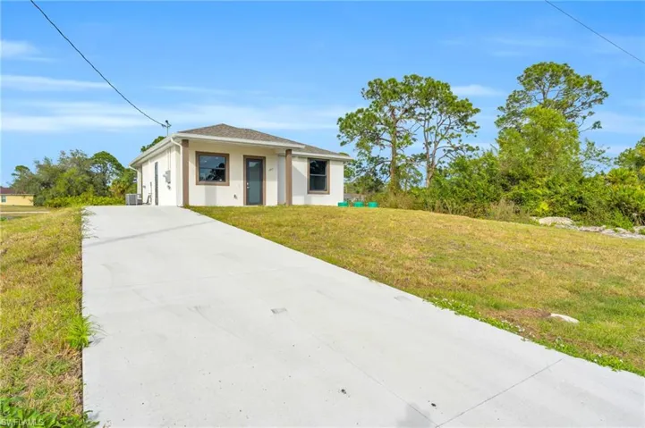 5011 N Dogwood  CIR, Labelle, FL 33935