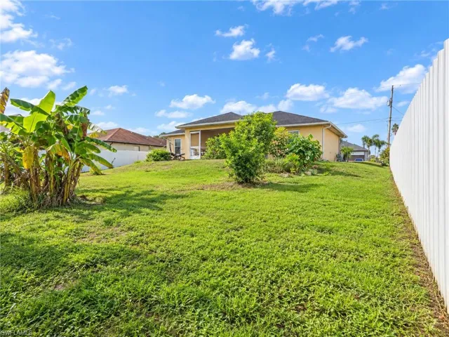 2702 37th St Sw, Lehigh Acres, Florida 33976