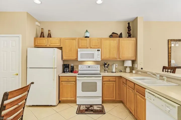 8381 Village Edge Cir 3, Fort Myers, Florida 33919