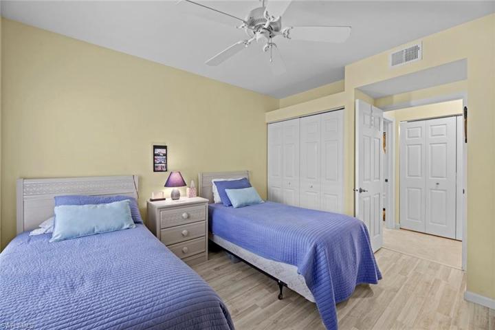 Guest room w/closet