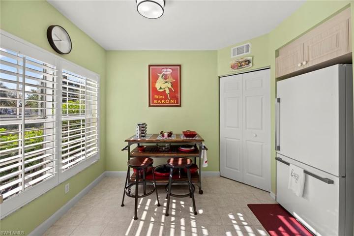 Breakfast area in kitchen