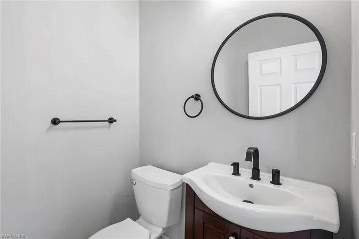 Downstairs 1/2 Bath