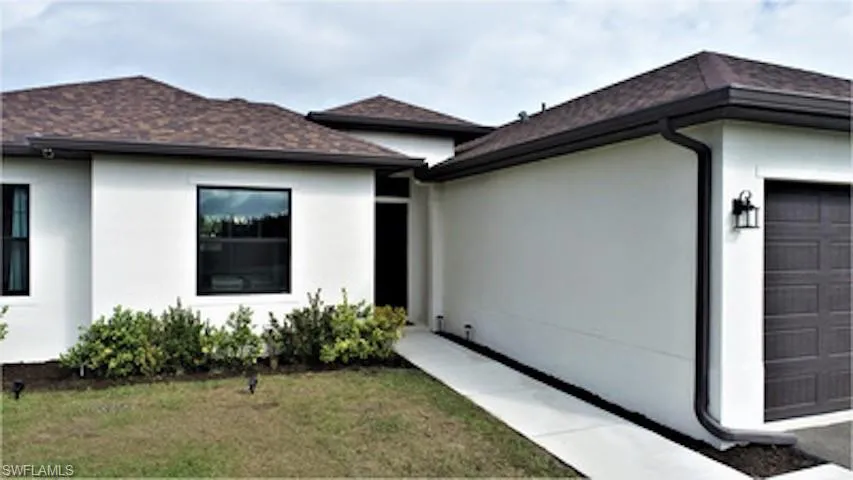 585  41st NW AVE, Naples, FL 34120