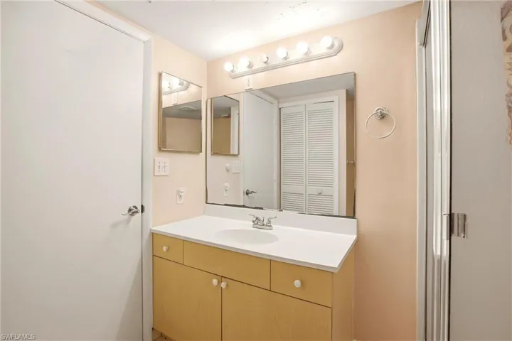 338 Bradstrom Cir 104a, Naples, Florida 34113