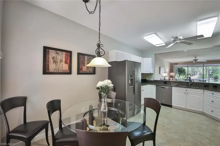 526 Lake Louise Cir 4-403, Naples, Florida 34110