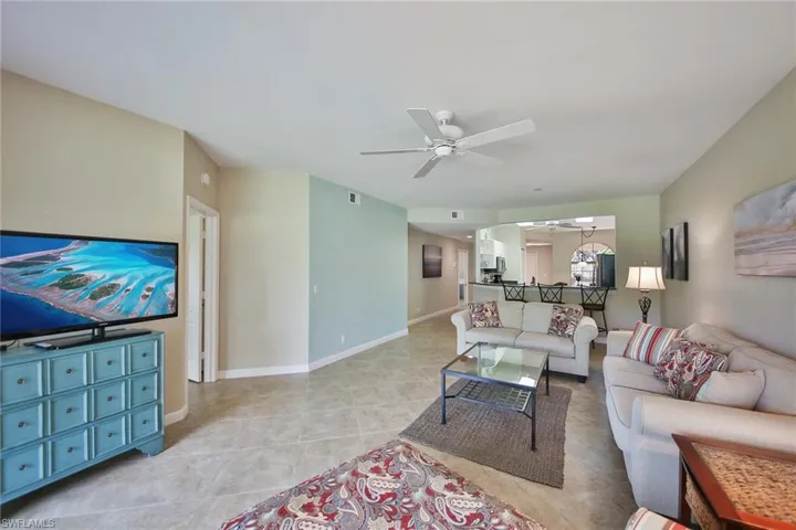 526 Lake Louise Cir 4-403, Naples, Florida 34110