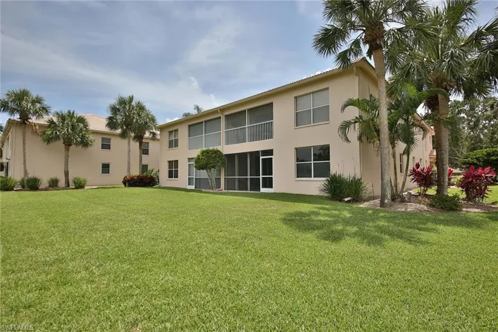 526 Lake Louise Cir 4-403, Naples, Florida 34110