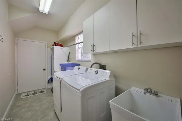 526 Lake Louise Cir 4-403, Naples, Florida 34110