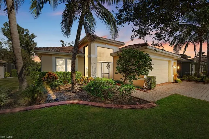 View of front of home featuring a yard and a garage