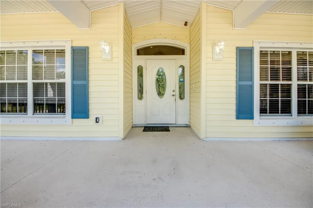 16810 Useppa Oaks LN, North Fort Myers, FL 33917,2025000330