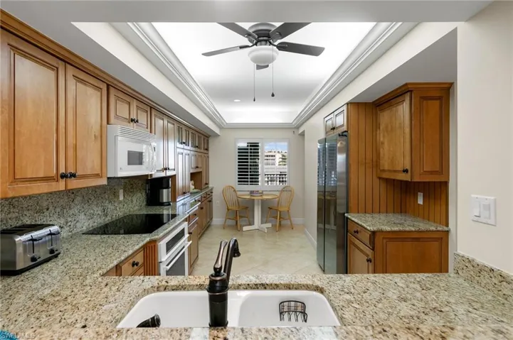 Gorgeous eat in kitchen