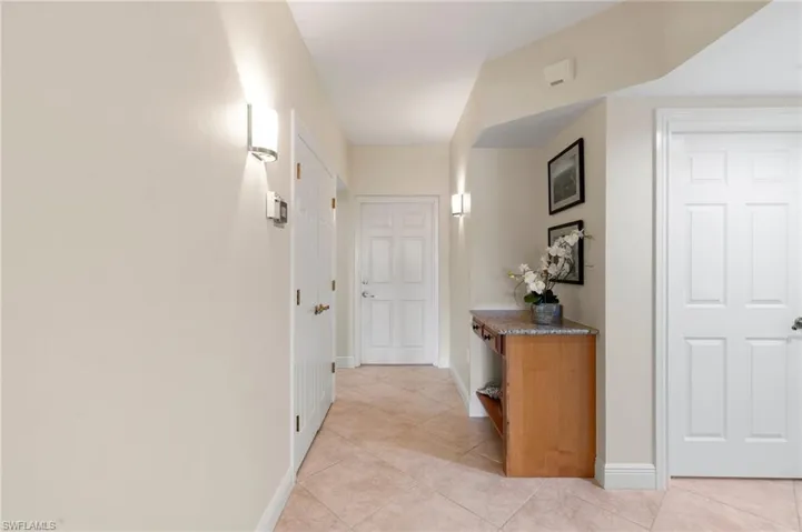 Excellent floor plan, split bedrooms