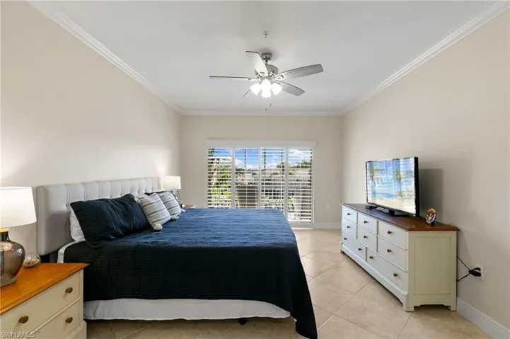 leads to oversized lanai
