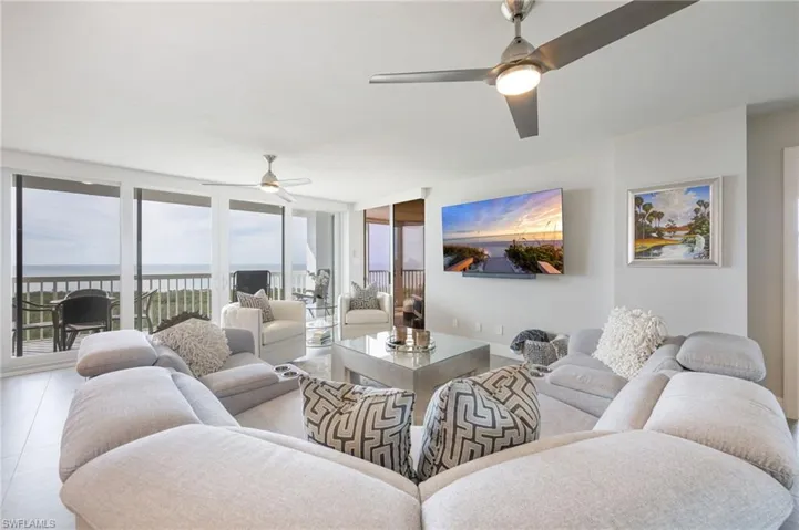 FABULOUS LIVING ROOM