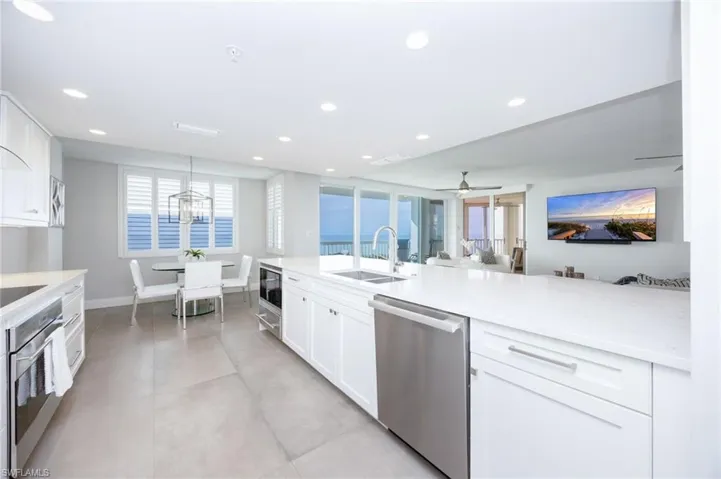 GULF VIEWS AS YOU COOK