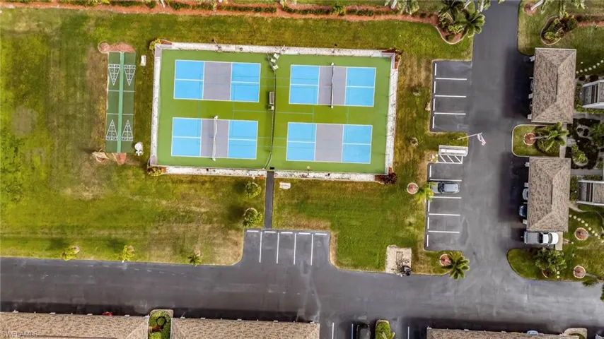 Aerial view of tennis and pickleball courts