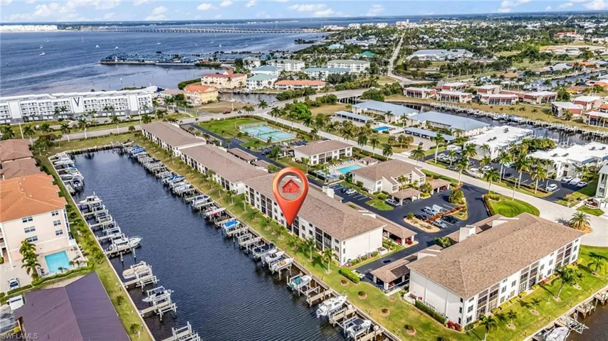Ideal location with immediate access to Charlotte Harbor, Peace River and beyond