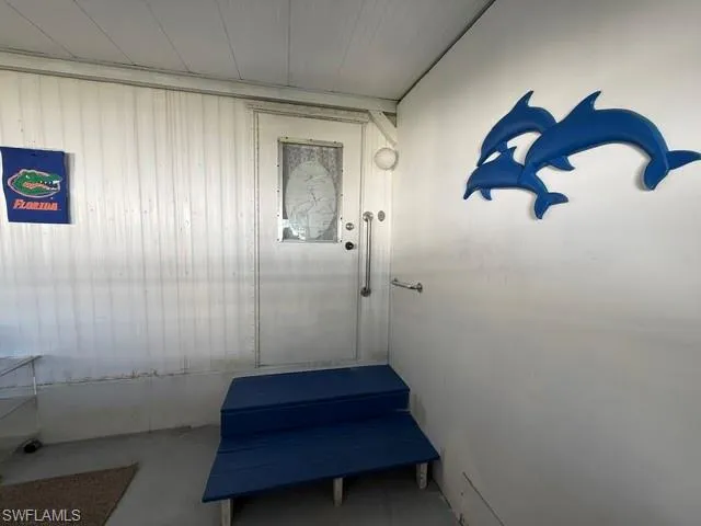 Entry / Covered porch