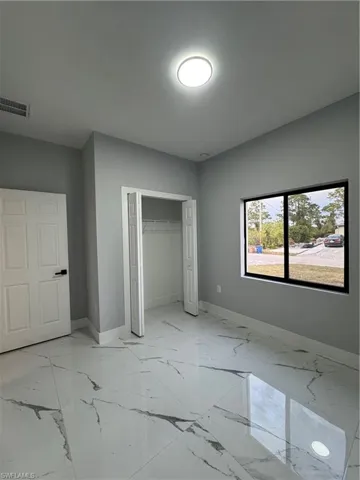 Unfurnished 1-bedroom featuring a closet