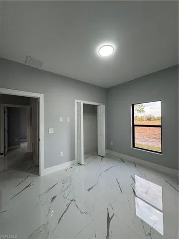 Unfurnished 2-bedroom with a closet