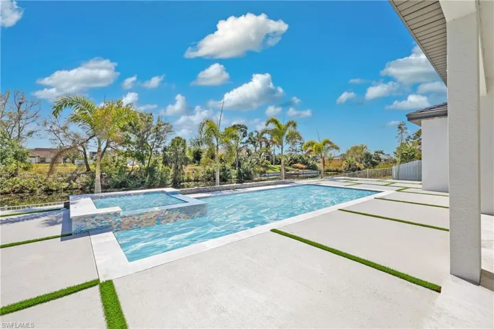2318 SW 16th TER, CAPE CORAL FL 33991