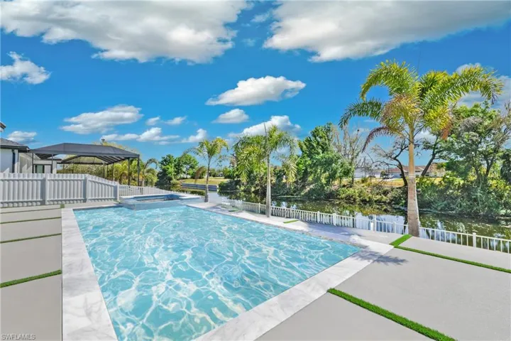 2318 SW 16th TER, CAPE CORAL FL 33991