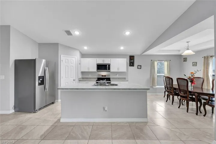927  Manresa S AVE, Lehigh Acres, FL 33974