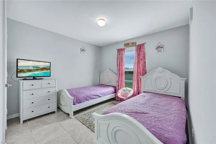 927  Manresa S AVE, Lehigh Acres, FL 33974