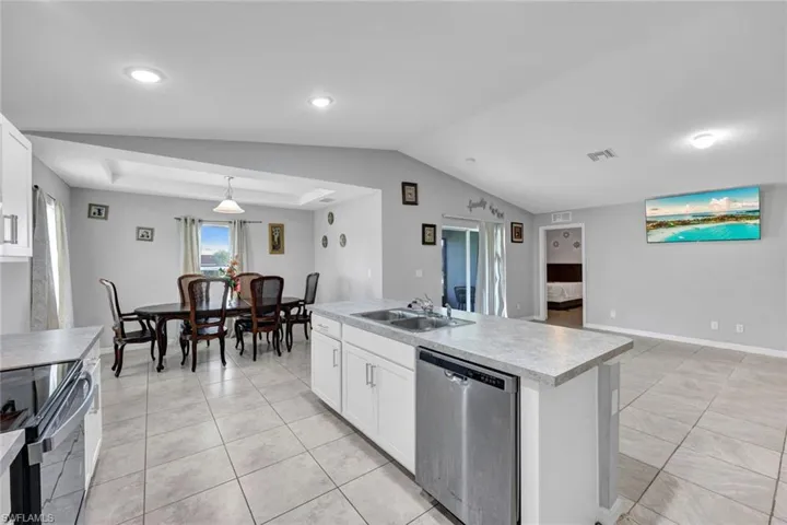 927  Manresa S AVE, Lehigh Acres, FL 33974