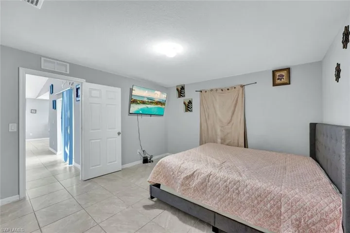 927  Manresa S AVE, Lehigh Acres, FL 33974