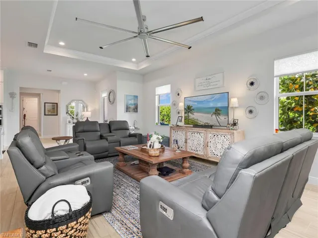 8958 Saint Lucia Dr, Naples, Florida 34114