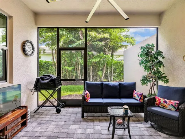 8958 Saint Lucia Dr, Naples, Florida 34114