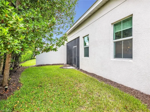 8958 Saint Lucia Dr, Naples, Florida 34114