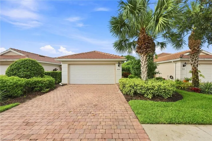 8664 Genova Ct, Naples, Florida 34114