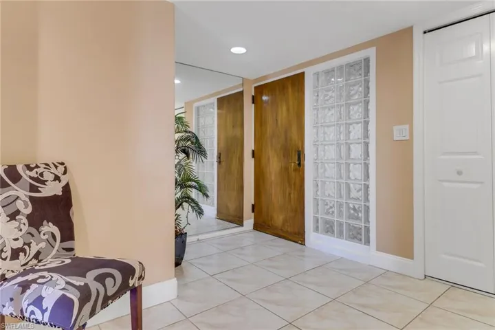 Foyer entrance featuring recessed lighting, baseboards, and light tile patterned floors