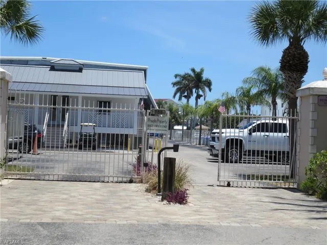 705  11th S ST, Naples, FL 34102